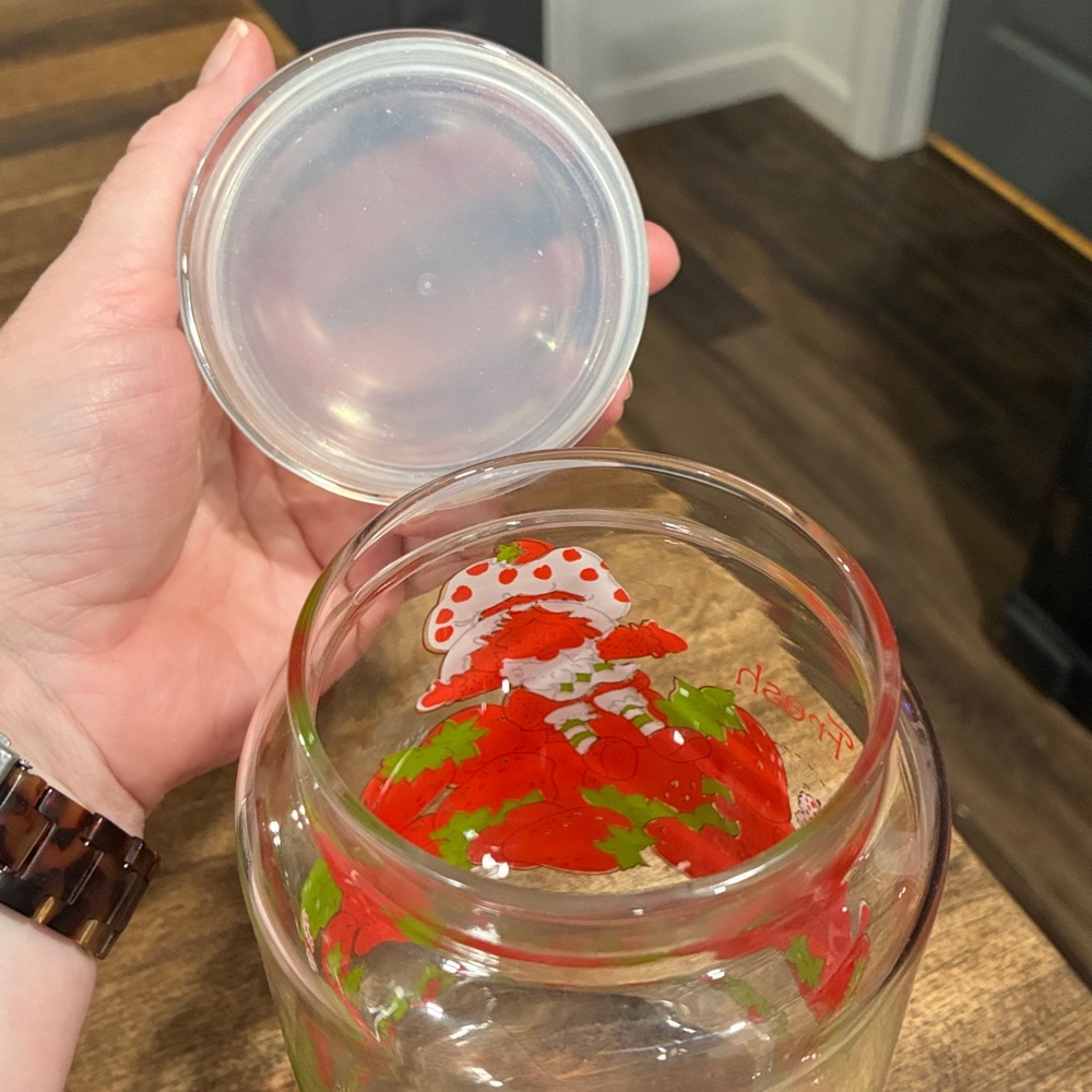 Strawberry Shortcake Canister Set of 2 - Picture 6 of 7